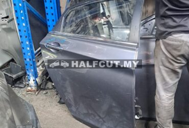 HYUNDAI SONATA 7 REAR DOOR R/R