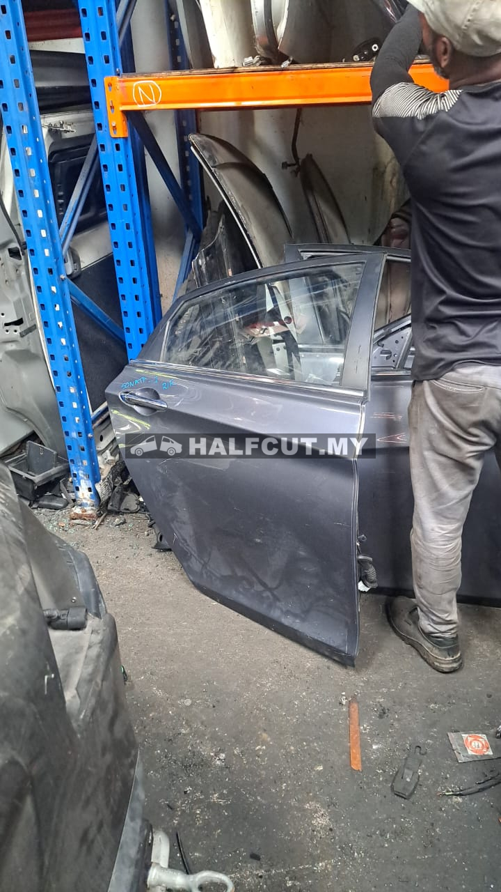 HYUNDAI SONATA 7 REAR DOOR R/R