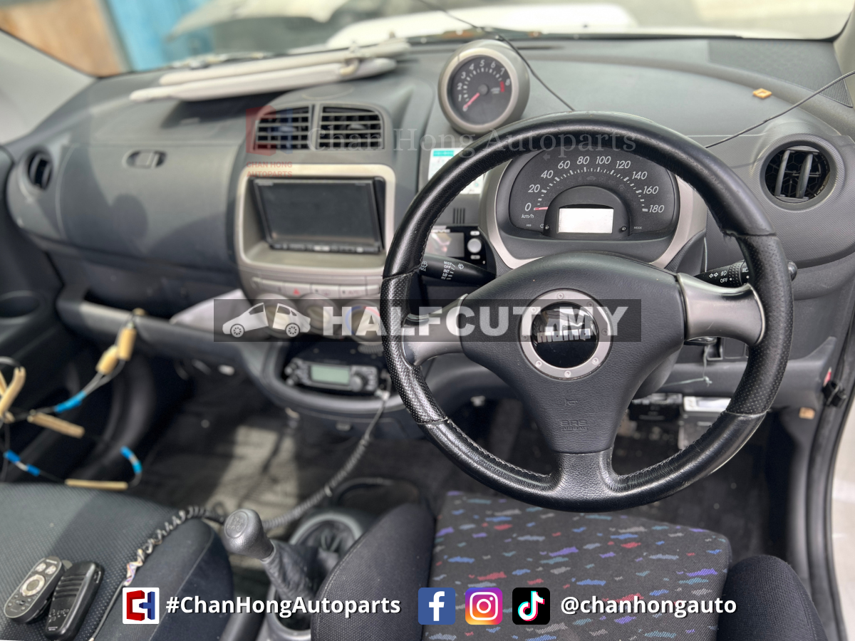 Daihatsu Boon X4 M/T 4WD 1.0L Half Cut