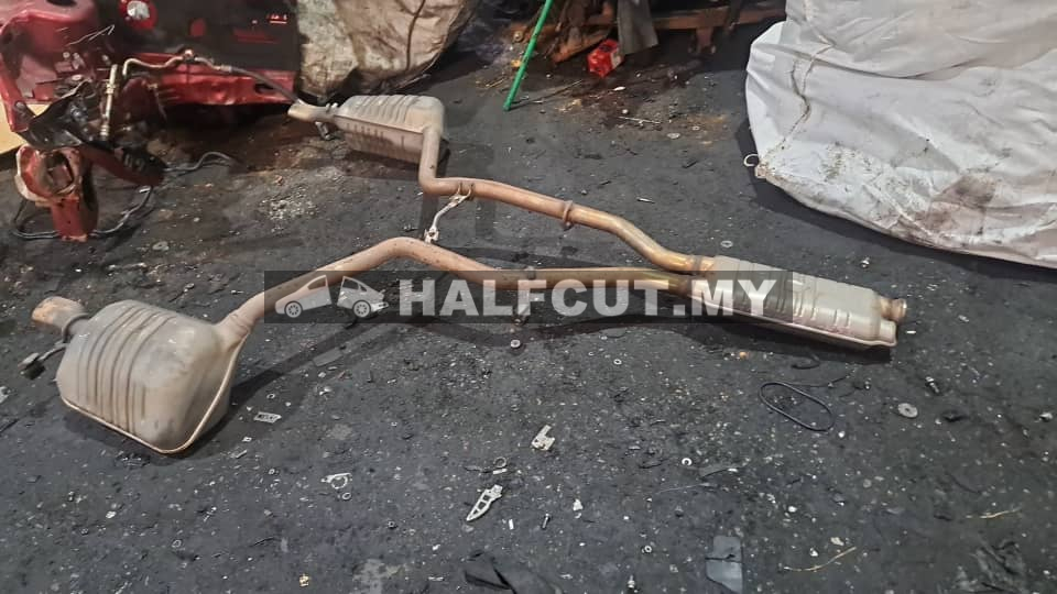MERCEDES BENZ W212 EXHAUST PIPE