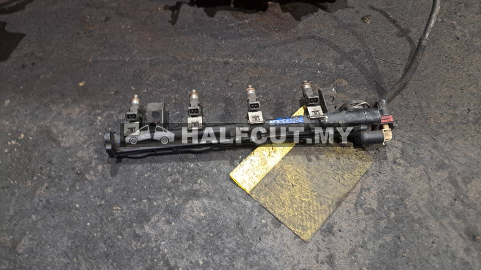 FORD FIESTA 1.6 FUEL RAIL