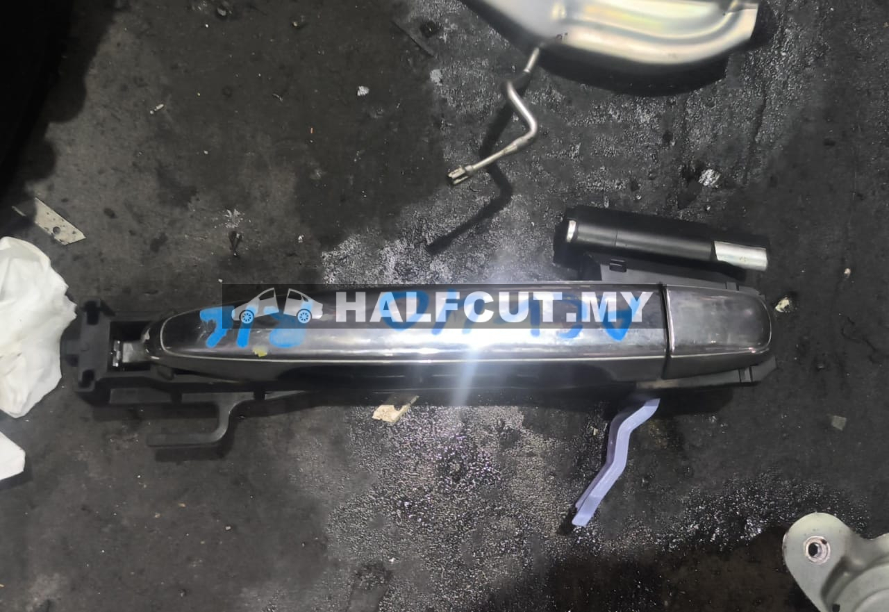 TOYOTA CAMRY  ACV40 HANDLE R/L
