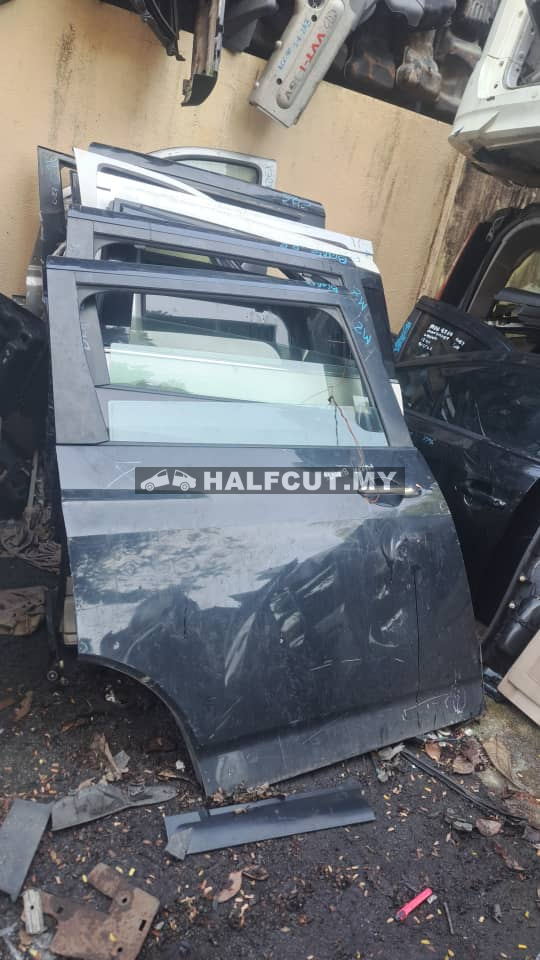 MAZDA BIANTE SIDE DOOR R/R