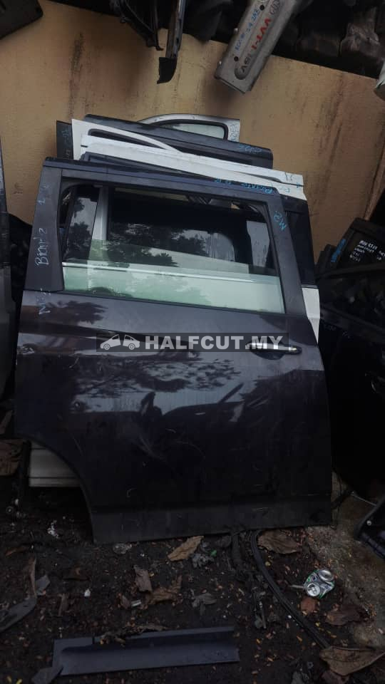 MAZDA BIANTE SIDE DOOR R/R