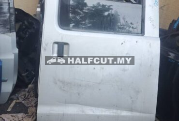 DAIHATSU GRAN MAX SIDE DOOR R/L