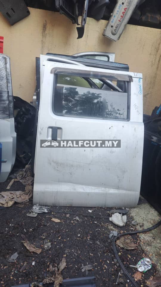 DAIHATSU GRAN MAX SIDE DOOR R/L