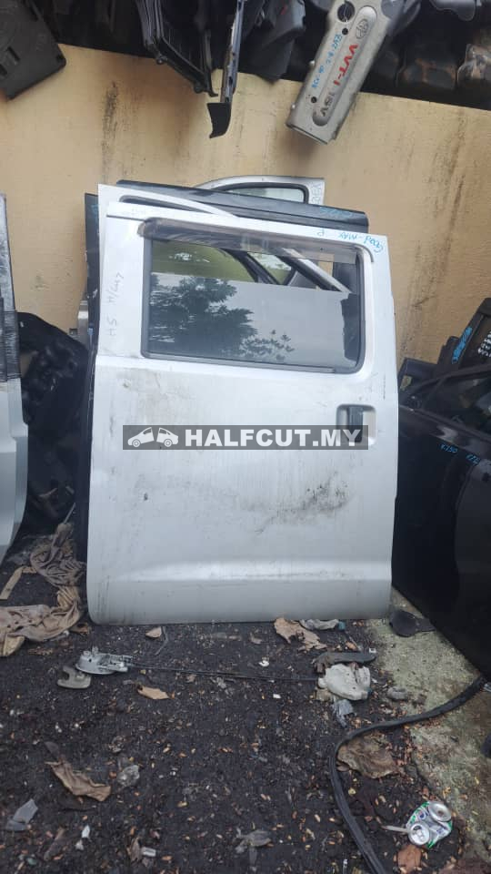 DAIHATSU GRAN MAX SIDE DOOR R/R