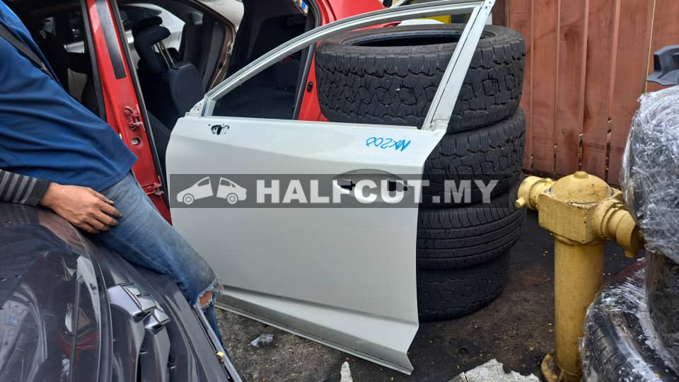 TOYOTA LEXUS NX200 FRONT DOOR F/L