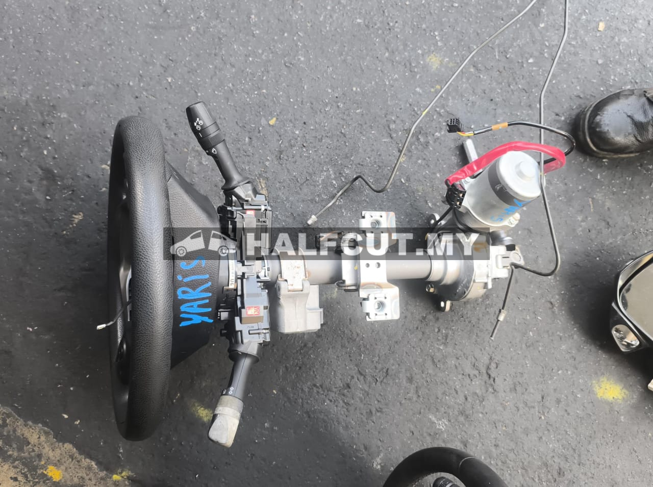 TOYOTA YARIS STEERING SHAFT & WHEEL