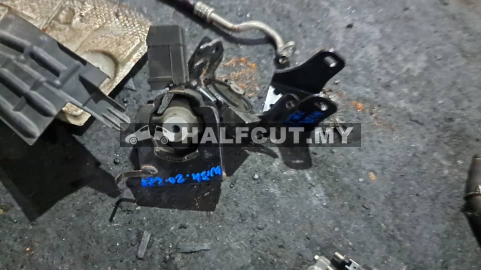 TOYOTA WISH 20 2ZR ENGINE MOUNTING