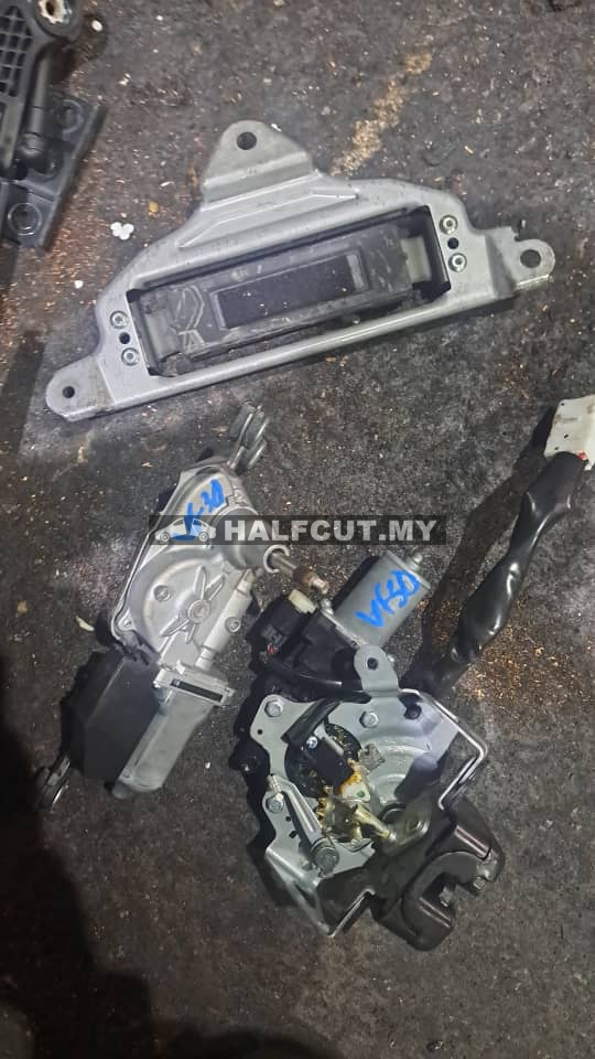 TOYOTA VELLFIRE 30 REAR BONNET LOCK