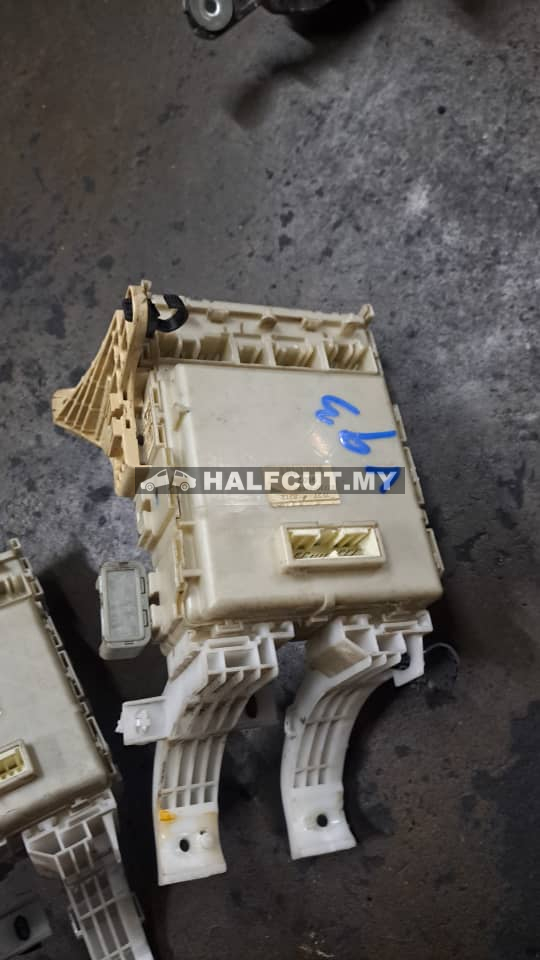 TOYOTA VIOS NCP93 FUSE BOX (87230-52690)