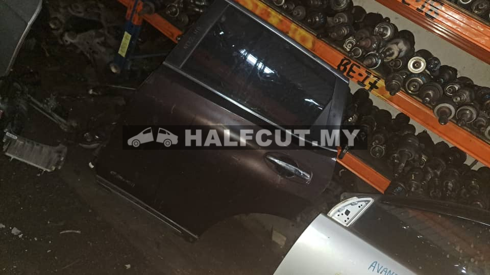 NISSAN X-TRAIL NT32 REAR DOOR R/L
