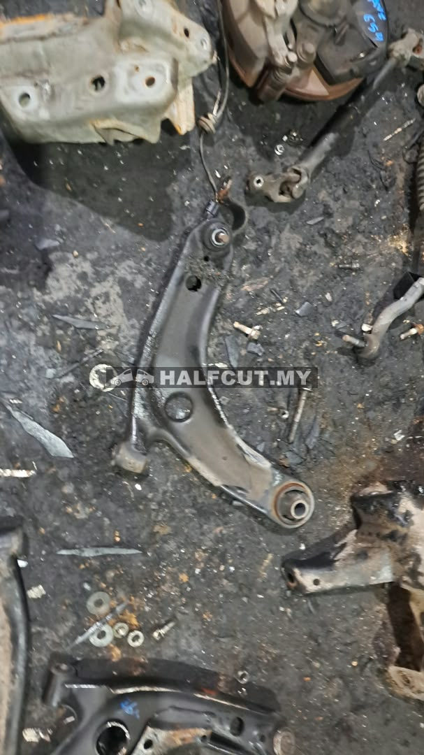 TOYOTA VIOS NCP93 FRONT LOWER ARM RH