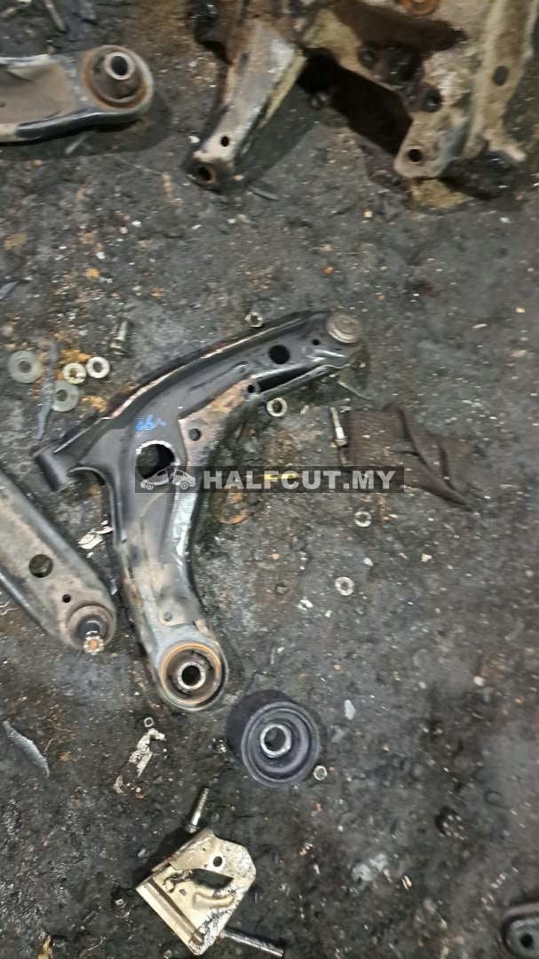 TOYOTA VIOS NCP93 FRONT LOWER ARM RH