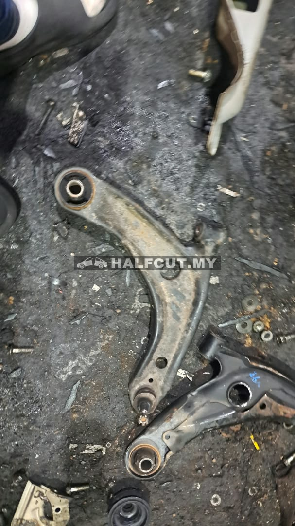 TOYOTA VIOS NCP93 FRONT LOWER ARM LH