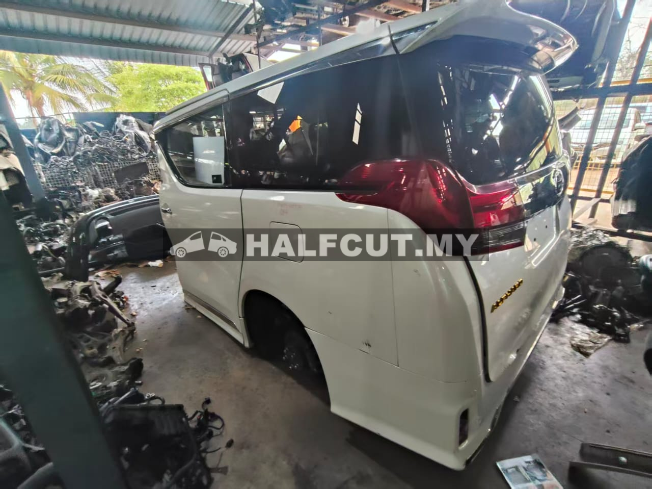 TOYOTA  ALPHARD AGH30 HALF CUT