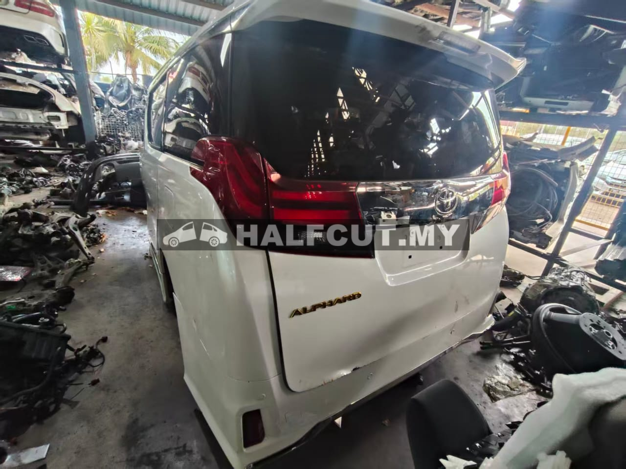 TOYOTA  ALPHARD AGH30 HALF CUT