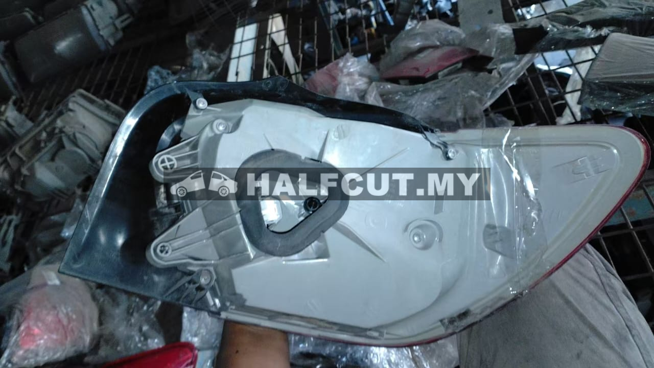W176 TAIL LAMP /REAR LAMP