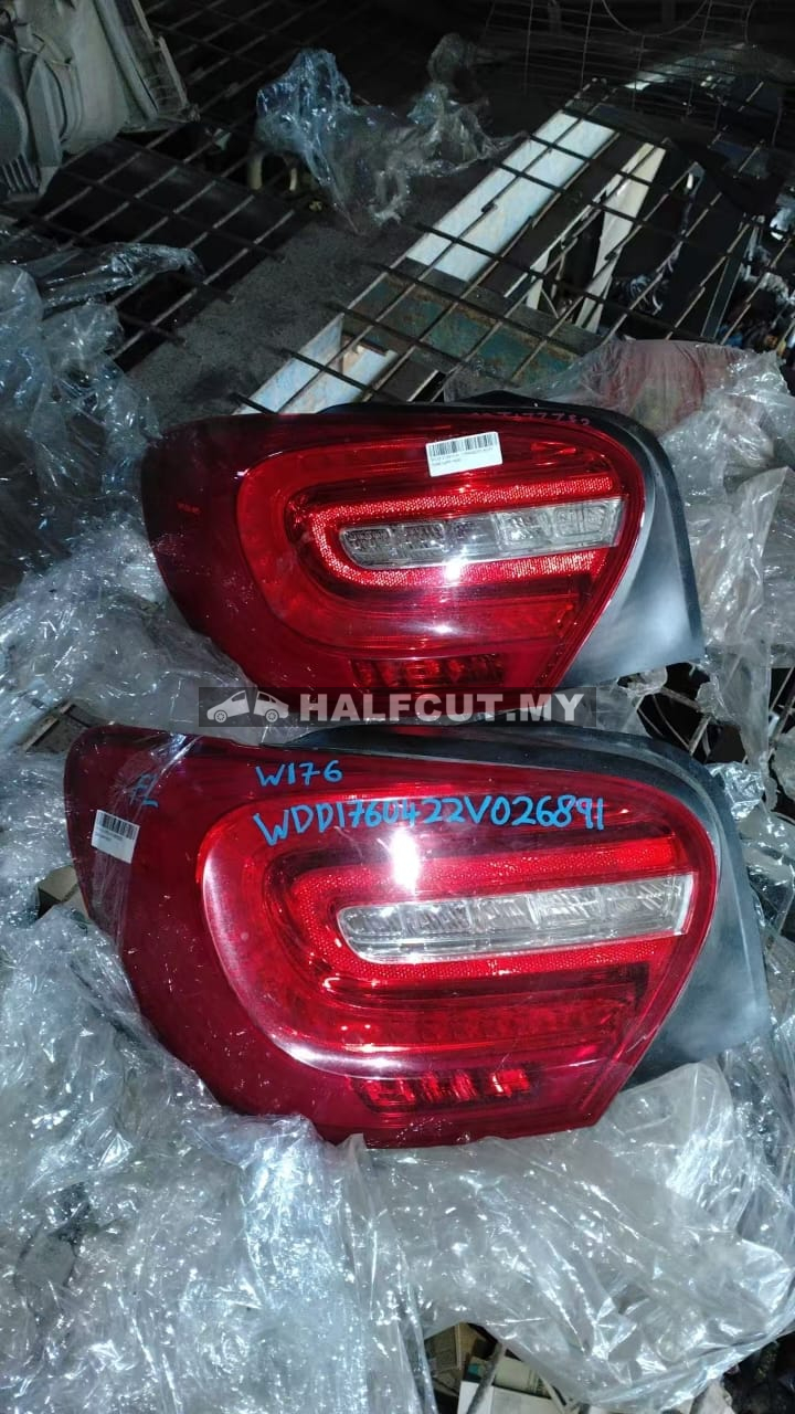 W176 TAIL LAMP /REAR LAMP