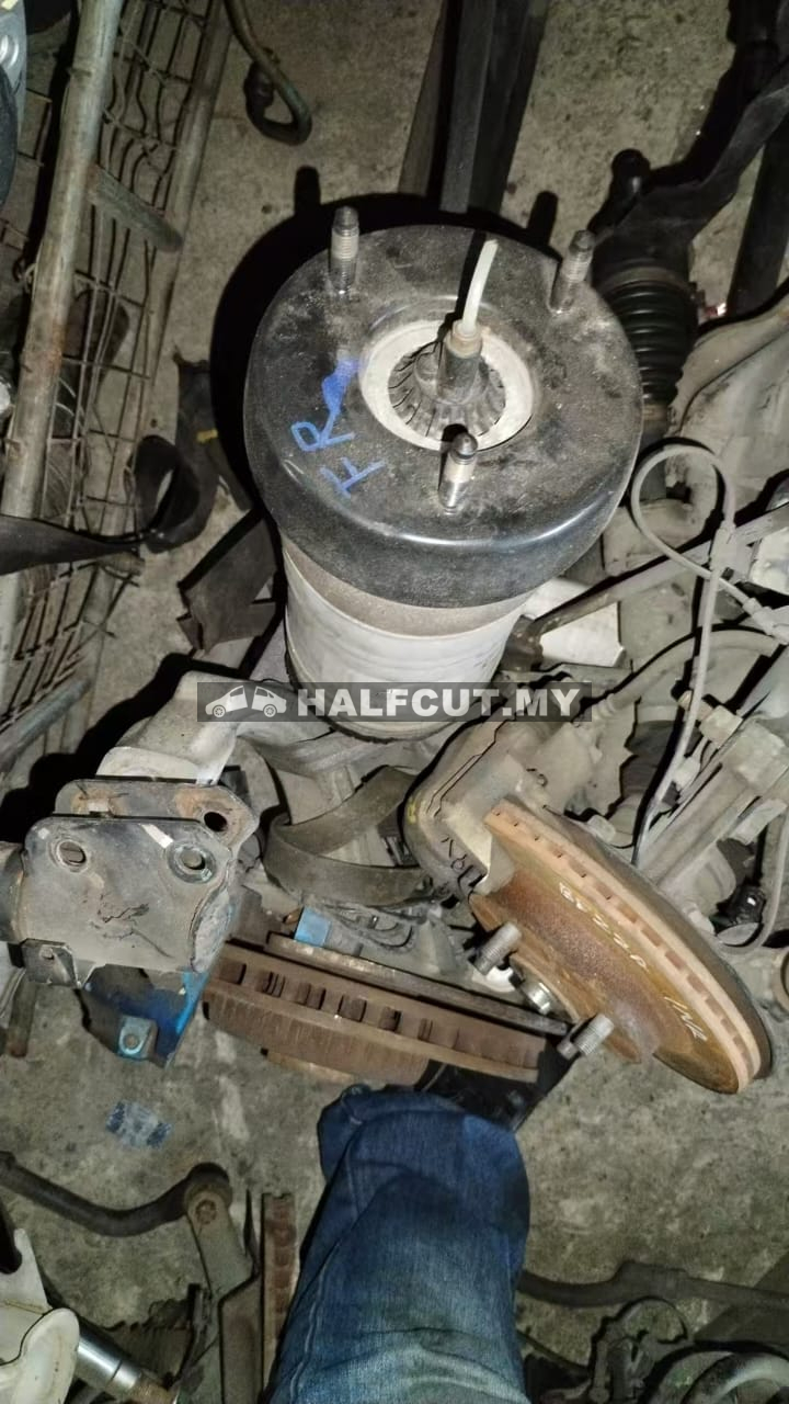 205 320 0525 W205 AIRMATIC ABSORBER FRONT RIGHT